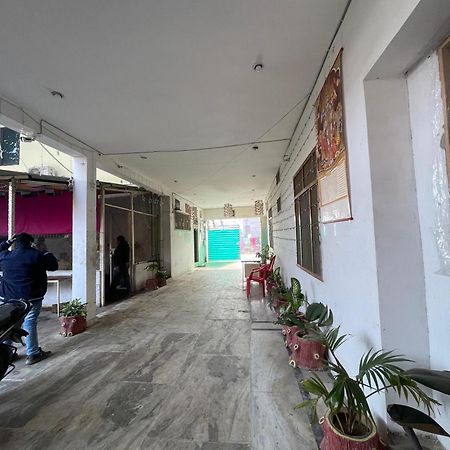 Shree Krishna Garden 호텔 Jhusi 외부 사진