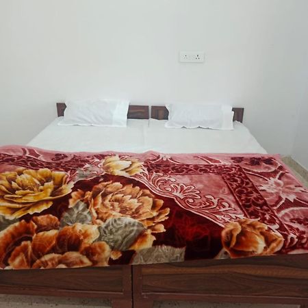 Shree Krishna Garden 호텔 Jhusi 외부 사진