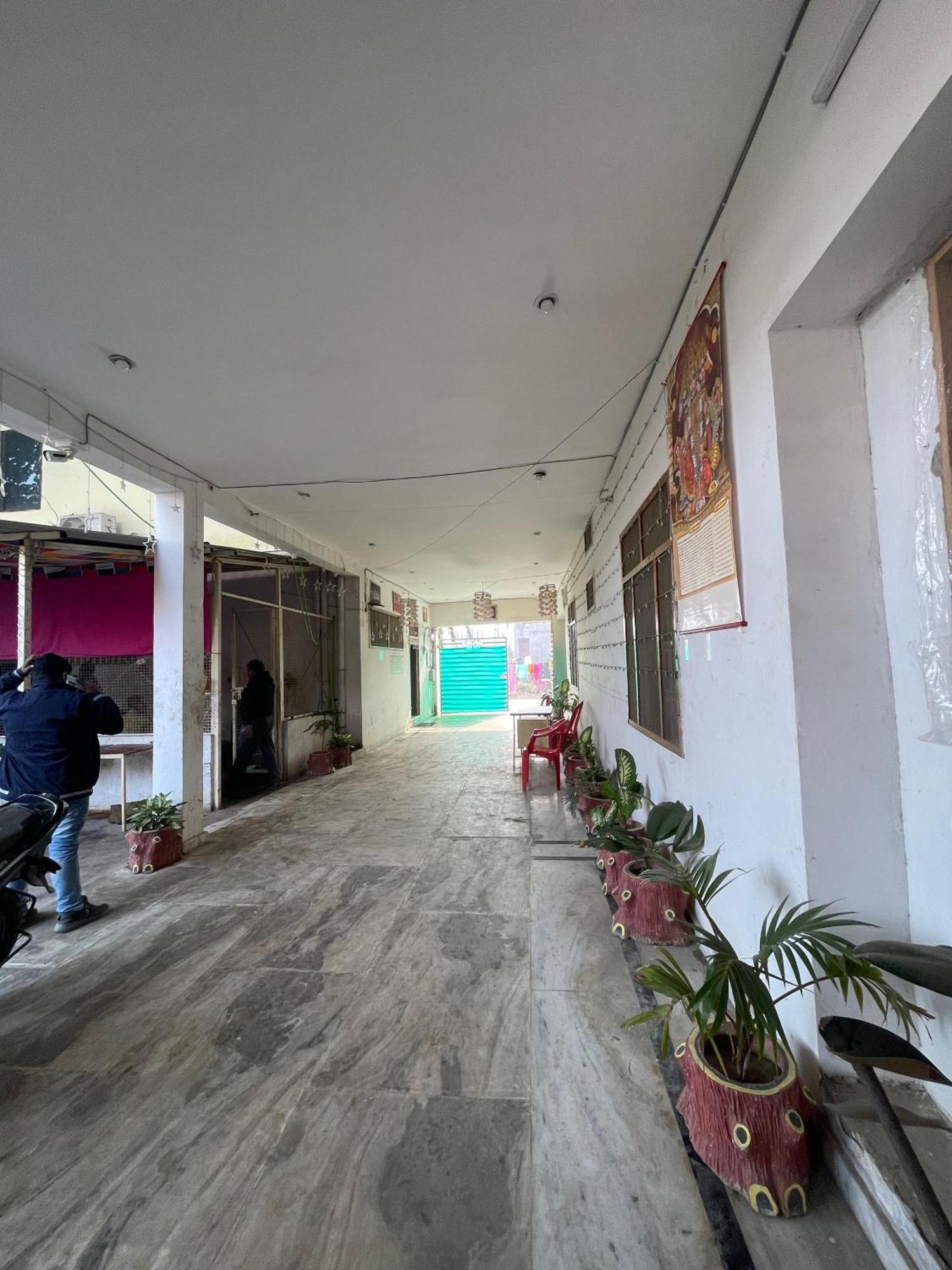 Shree Krishna Garden 호텔 Jhusi 외부 사진