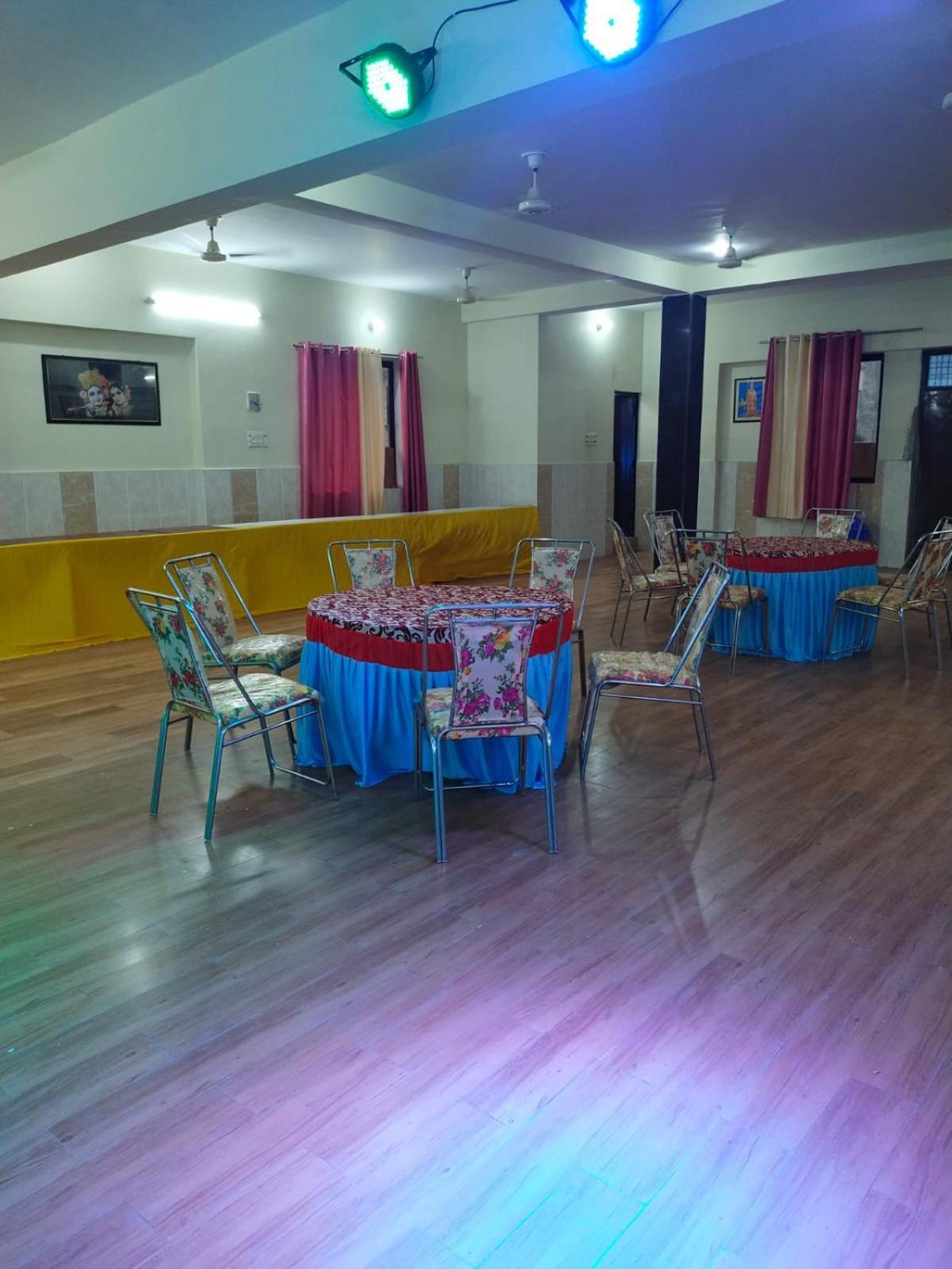 Shree Krishna Garden 호텔 Jhusi 외부 사진